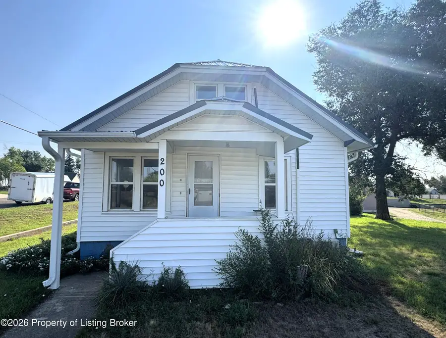 200 10th Street, Hettinger, ND 58639 - #2