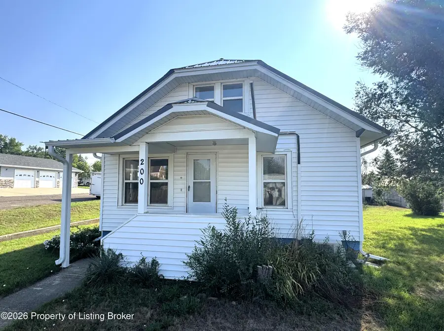 200 10th Street, Hettinger, ND 58639 - #3