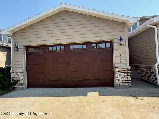 2304 Prairie Oak Drive, Dickinson, ND 58601 - #1