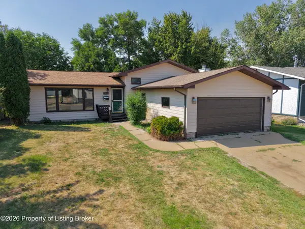 911 2nd Avenue, Dickinson, ND 58601