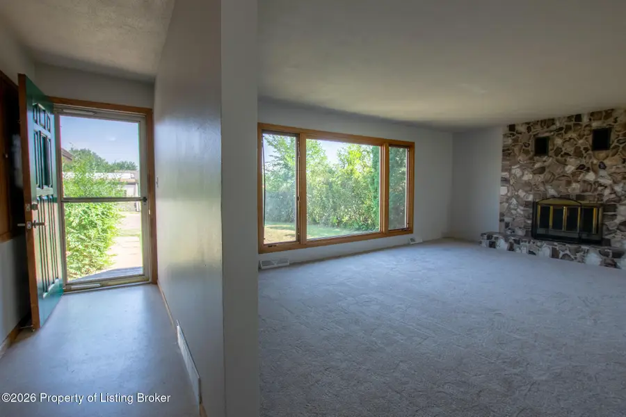 911 2nd Avenue, Dickinson, ND 58601 - #3