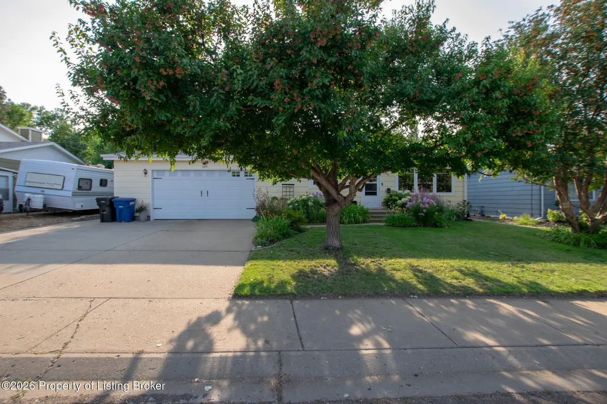 589 7th Avenue, Dickinson, ND 58601 - #1
