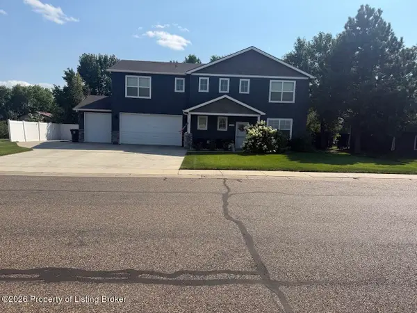 711 28th Street, Dickinson, ND 58601