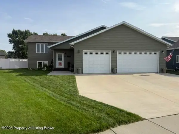 585 37th Street, Dickinson, ND 58601