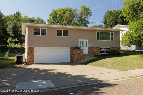 236 8th Street, Dickinson, ND 58601