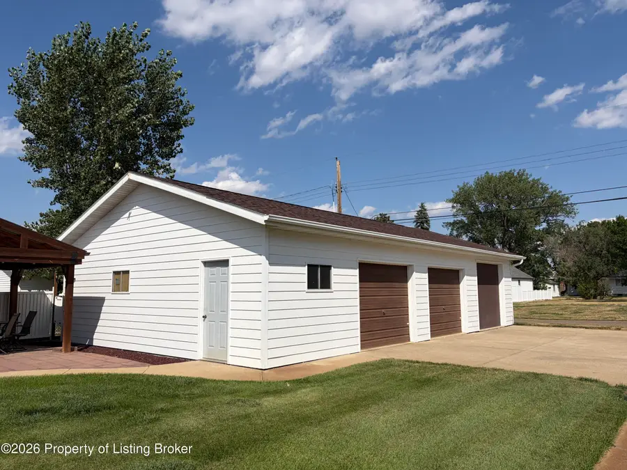 143 2nd Avenue, Dickinson, ND 58601 - #3