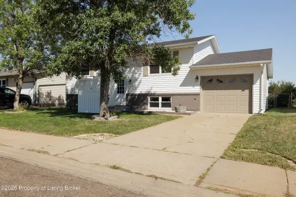 1662 4th Avenue, Dickinson, ND 58601