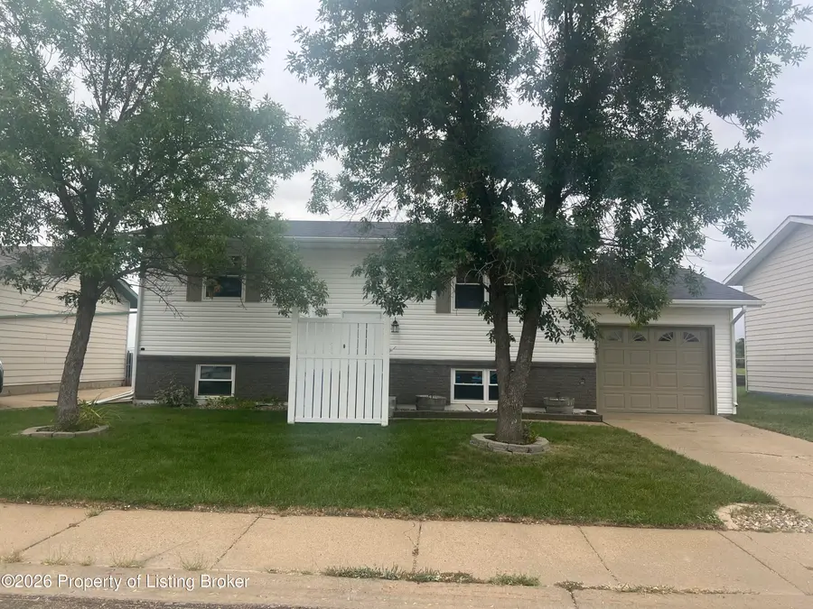 1662 4th Avenue, Dickinson, ND 58601 - #2