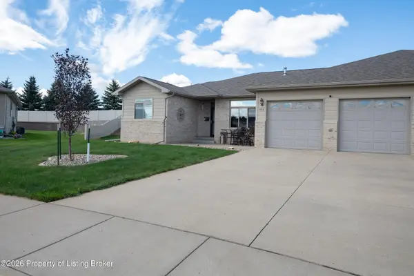 1530 Sagebrush Court, Dickinson, ND 58601