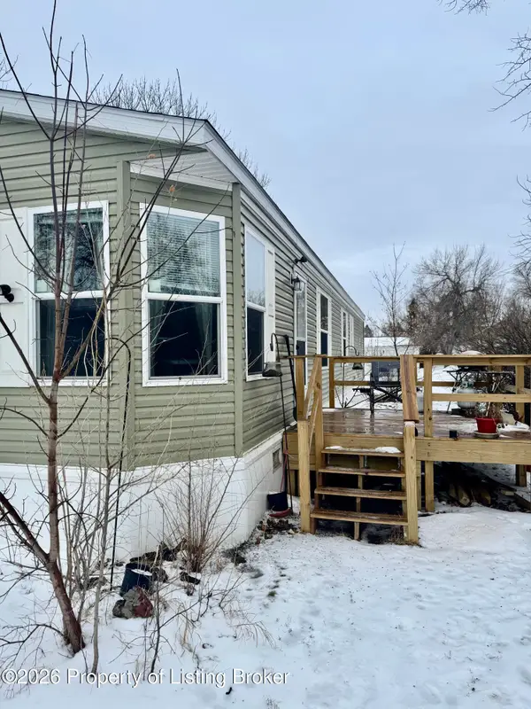 123 1st St, Halliday, ND 58636