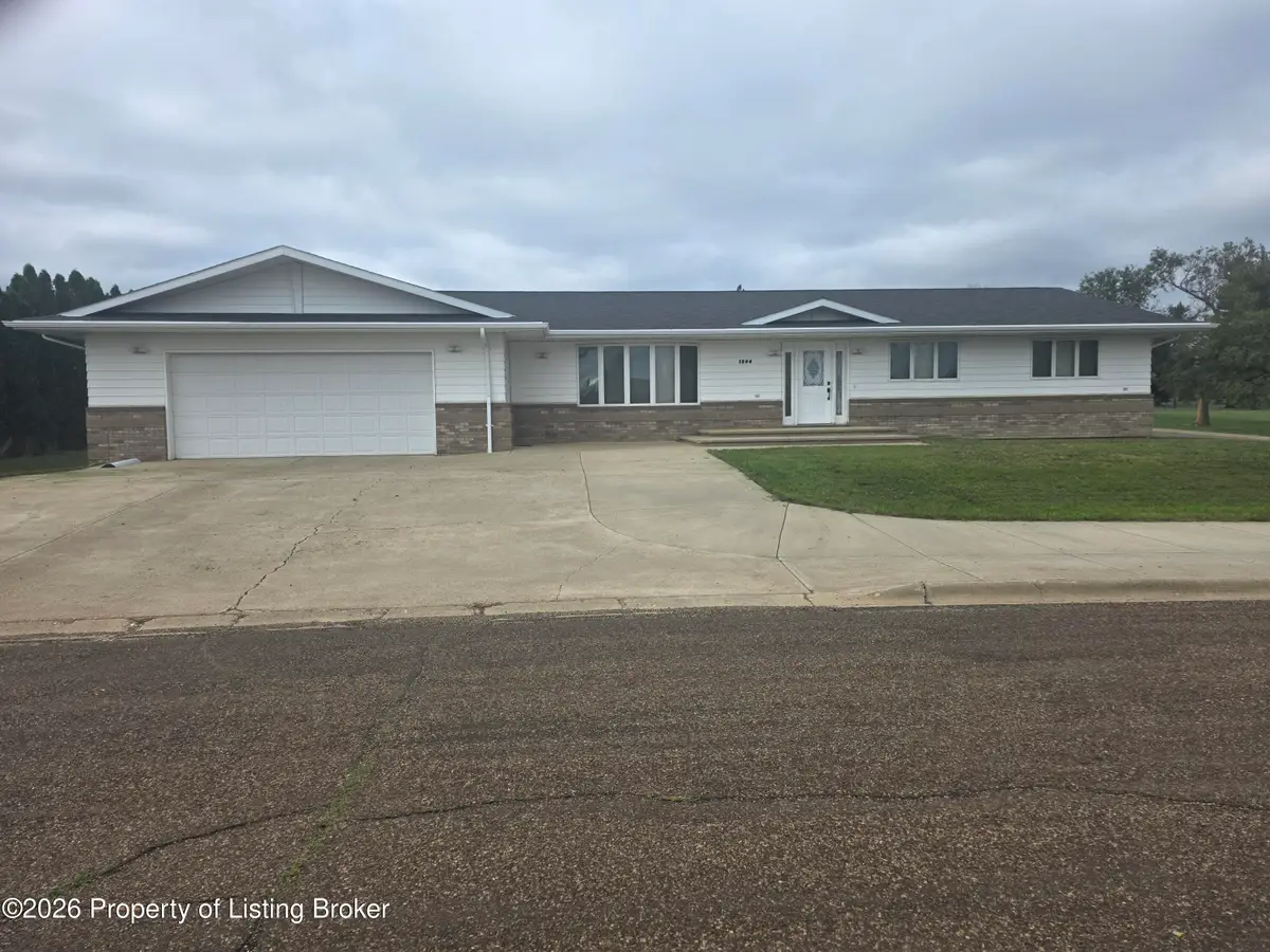 1204 Adams Avenue, Hettinger, ND 58639 - #1