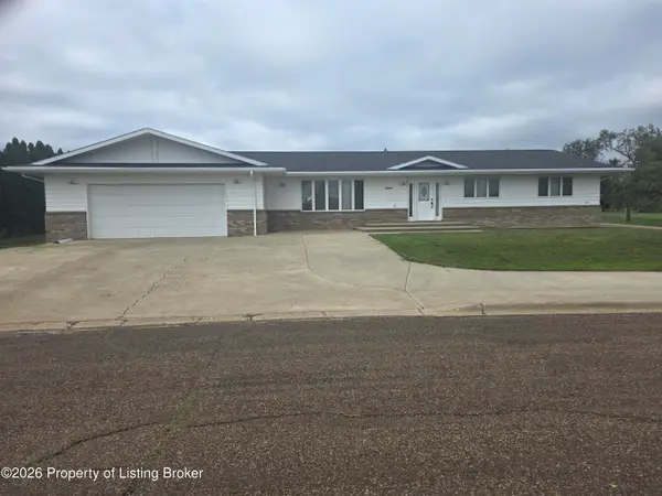 1204 Adams Avenue, Hettinger, ND 58639