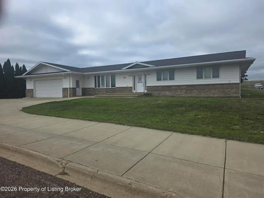 1204 Adams Avenue, Hettinger, ND 58639 - #3