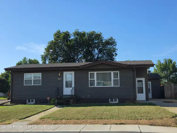 442 1st Street, Dickinson, ND 58601