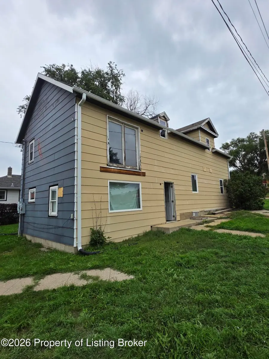 301 Main Street, Hettinger, ND 58639 - #2
