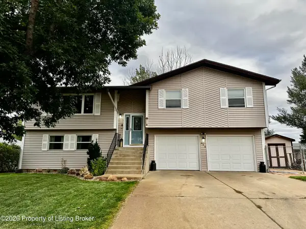 659 5th Avenue, Dickinson, ND 58601