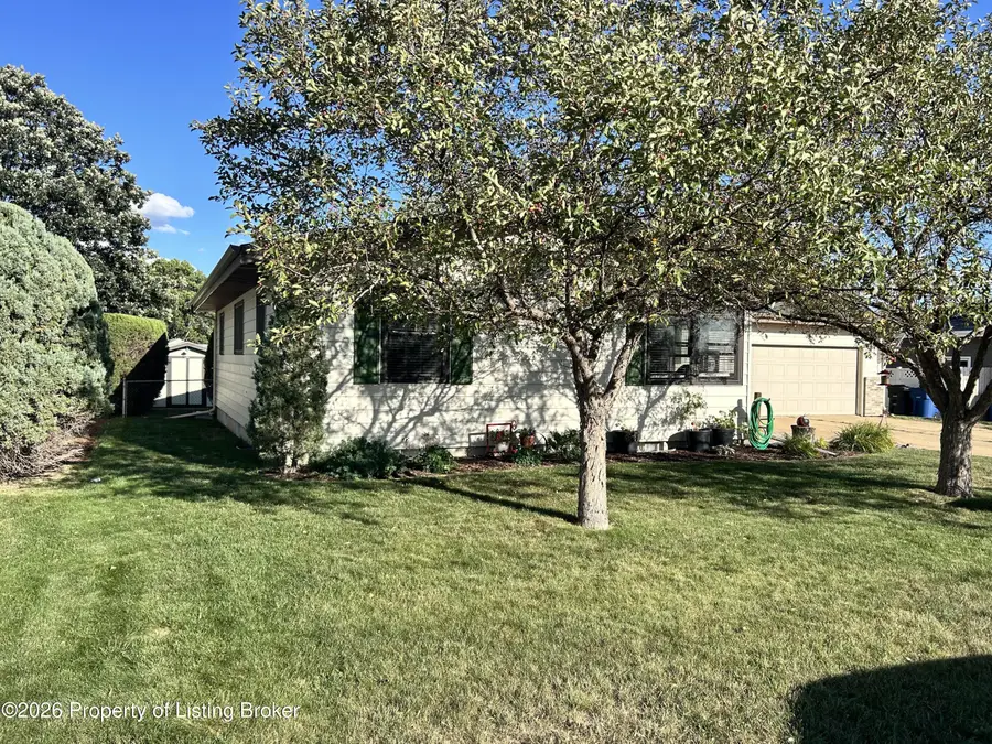 906 13th Avenue, Dickinson, ND 58601 - #2