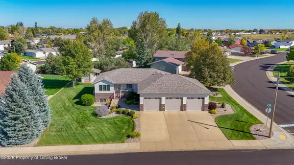 761 8th Avenue, Dickinson, ND 58601