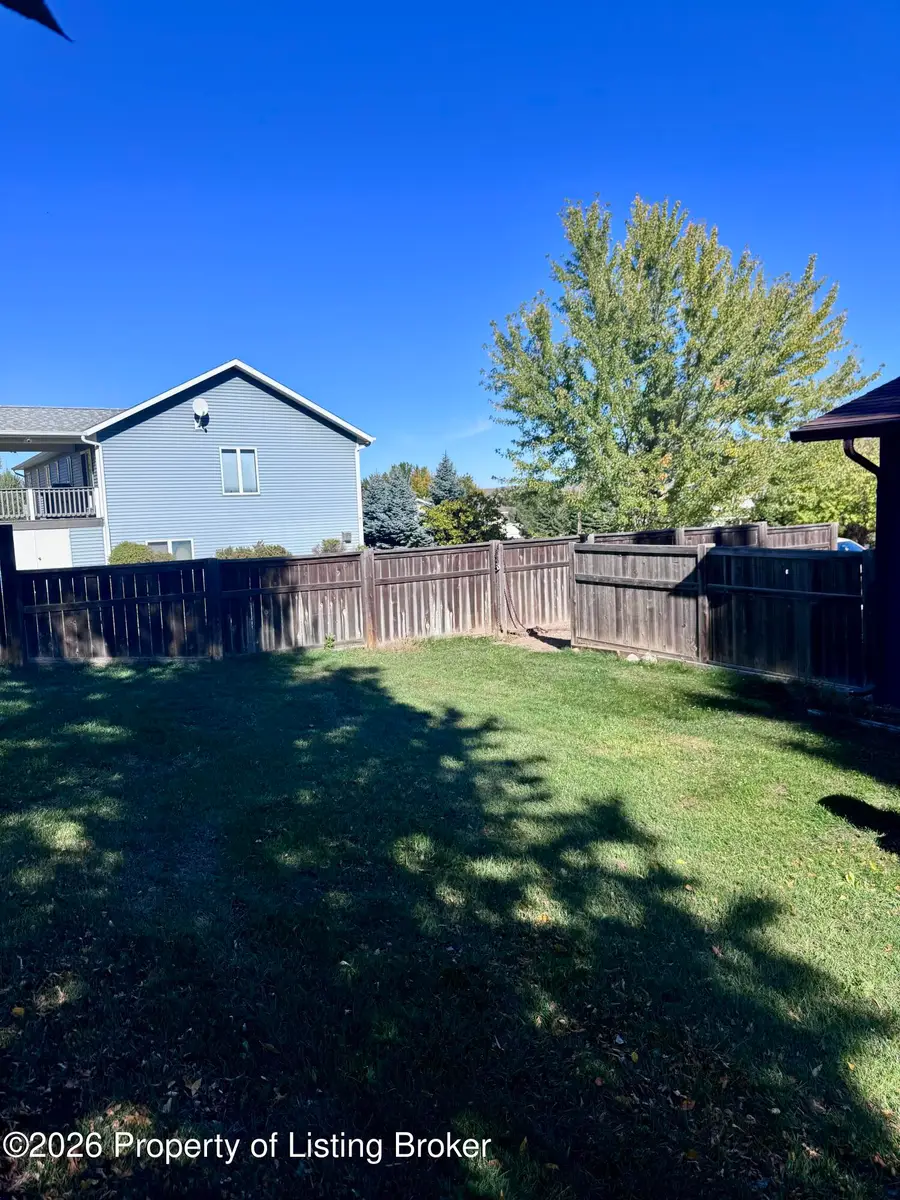 1039 Fir Avenue, Dickinson, ND 58601 - #2