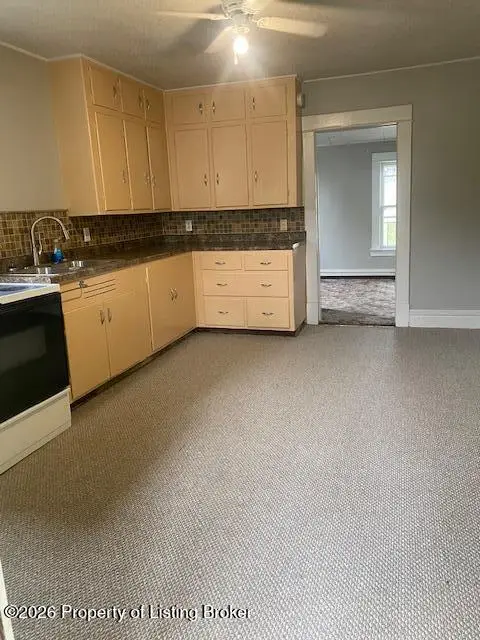 17 9th Street, Dickinson, ND 58601 - #3