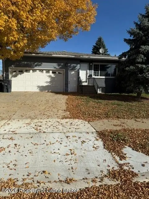 319 1st Street, Dickinson, ND 58601