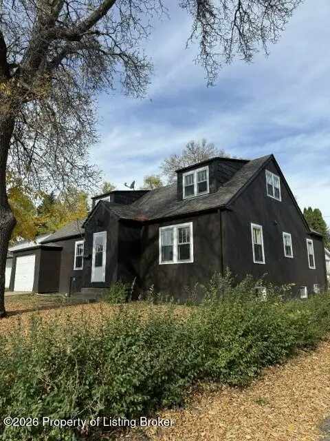 632 3rd Street, Dickinson, ND 58601