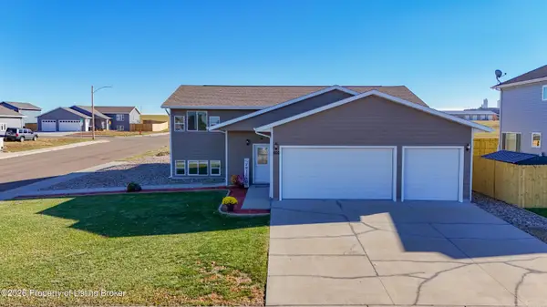 605 5th Avenue, Dickinson, ND 58601