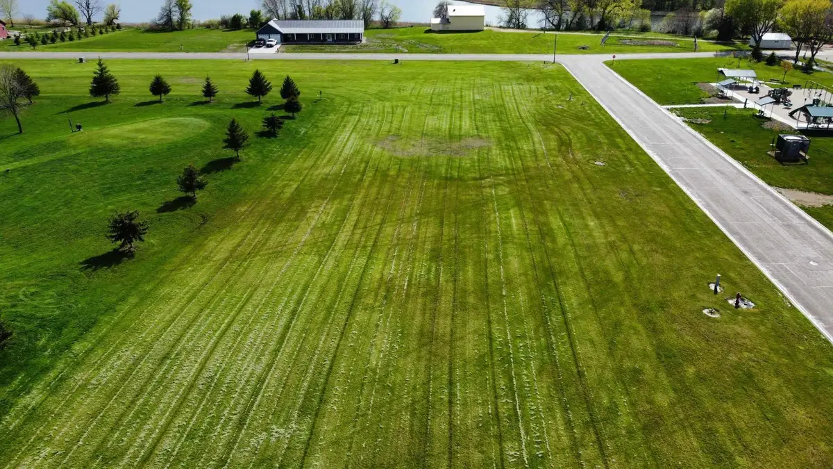 1071 Eastbay Ave, Balaton, MN 56115 - #1