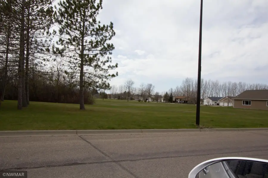 301 Sherwood Avenue N, Thief River Falls, MN 56701 - Image #2