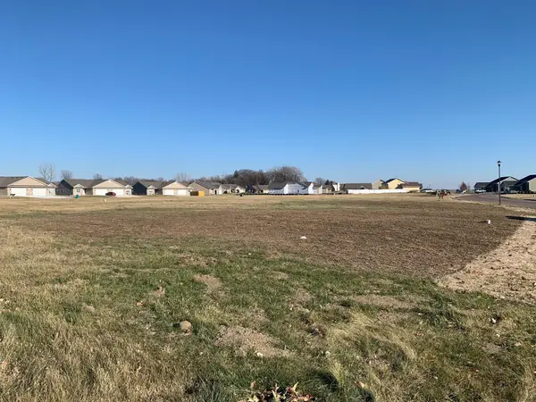 725 Escalade Lane Se, Owatonna, MN 55060