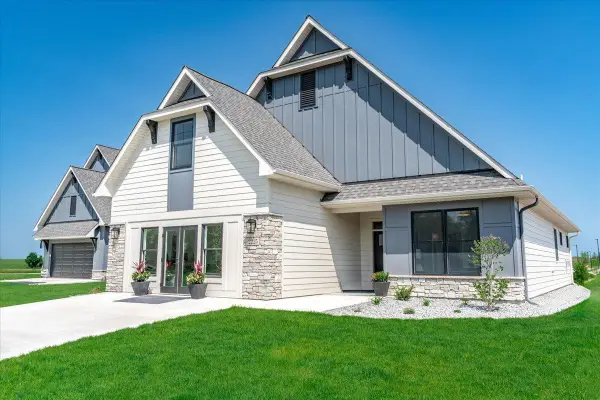 2225 Sharon Lane, Hudson, WI 54016