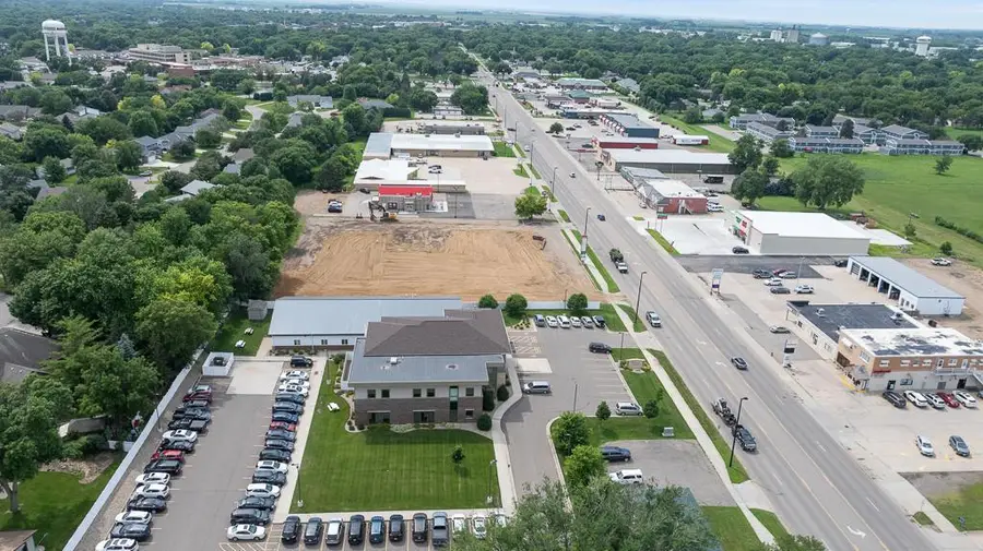 1208 E College Drive, Marshall, MN 56258 - Image #2