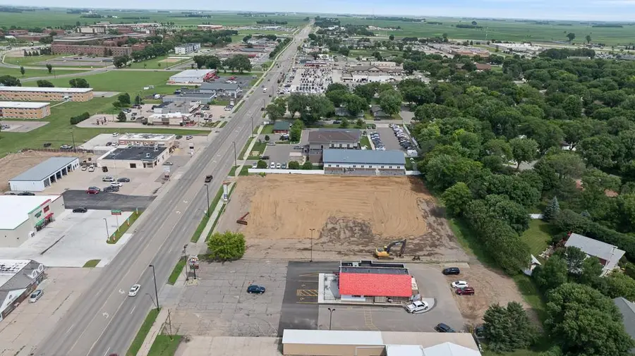 1208 E College Drive, Marshall, MN 56258 - Image #3