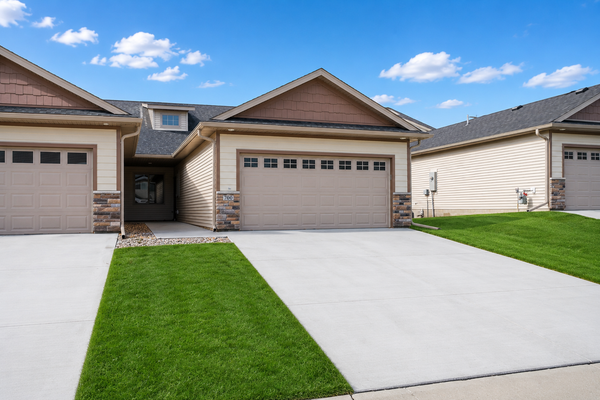 700 Shardlow Place Ne, Byron, MN 55920