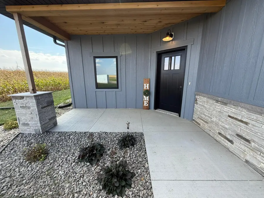 906 Funk Avenue, Lakefield, MN 56150 - Image #2