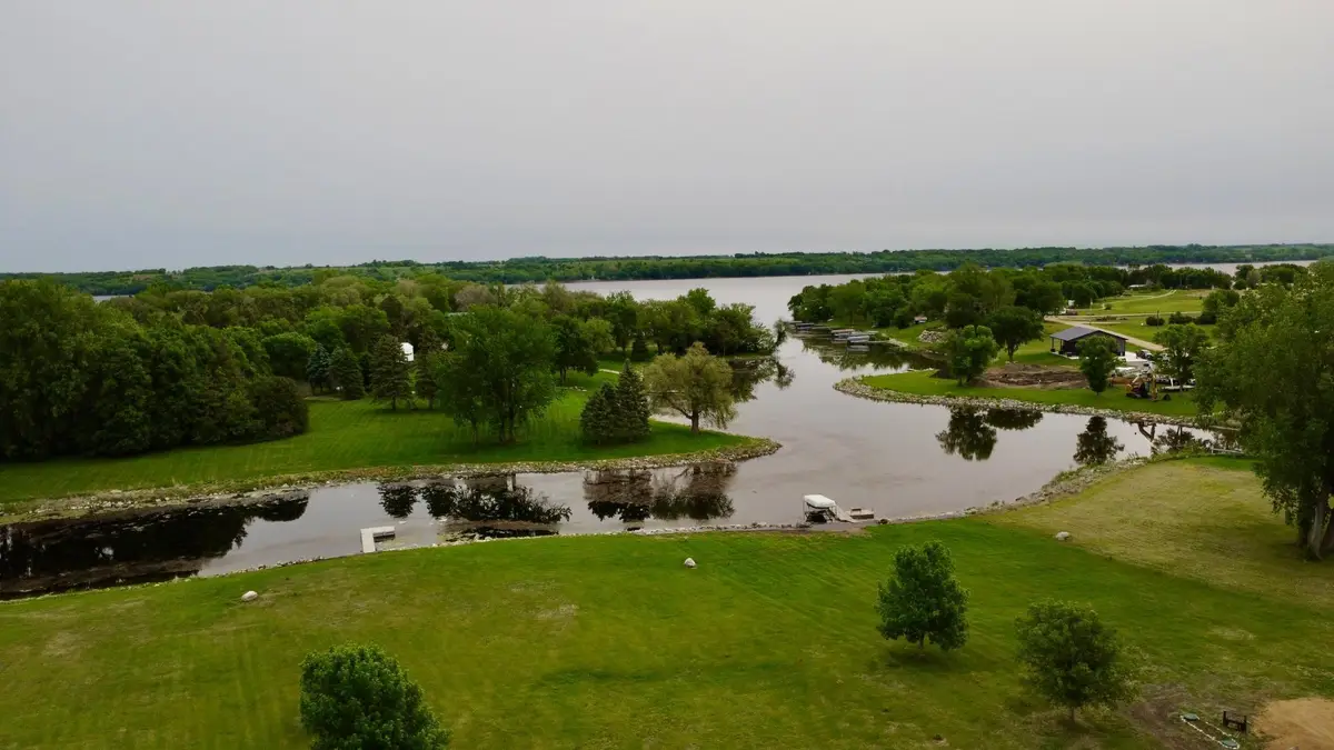 48105 Isaak Lane, Big Stone City, SD 57216 - Image #1