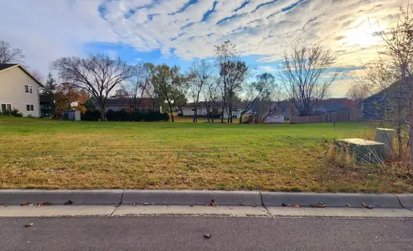 1239 Bellflower Lane Ne, Owatonna, MN 55060