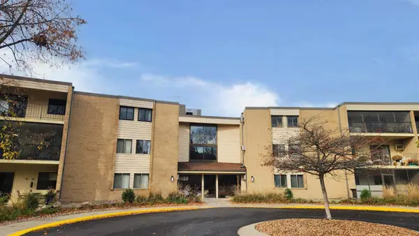 11160 Anderson Lakes Parkway #313, Eden Prairie, MN 55344