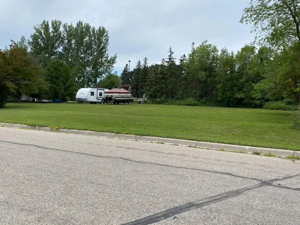 1603 Cardinal Drive N, Thief River Falls, MN 56701