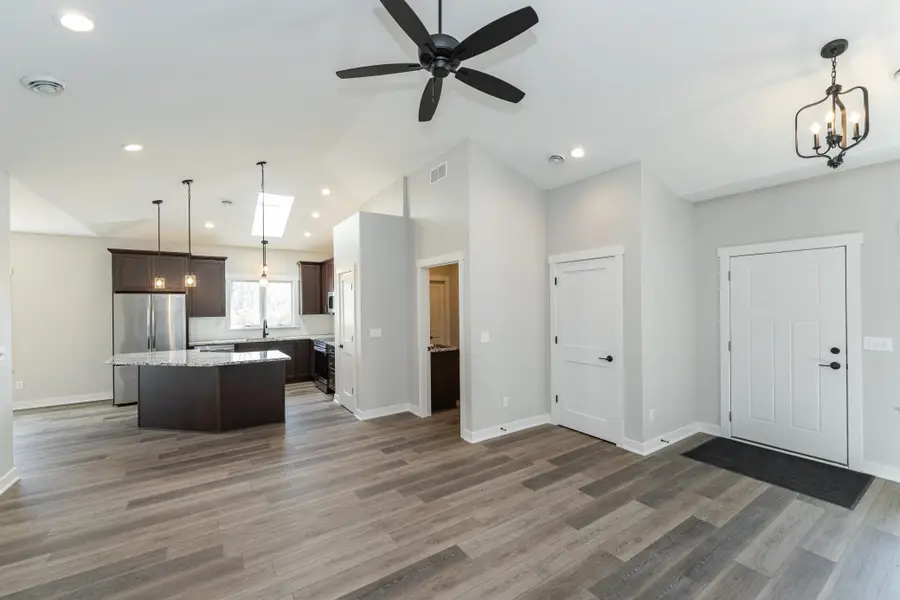 877 Picadilly Lane Nw, Rochester, MN 55901 - Image #2