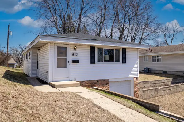 617 10th Avenue S, Hopkins, MN 55343