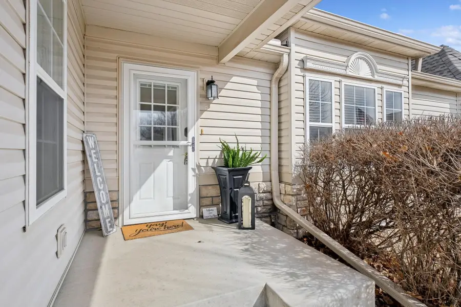 938 Carriage Lane, Chaska, MN 55318 - Image #3