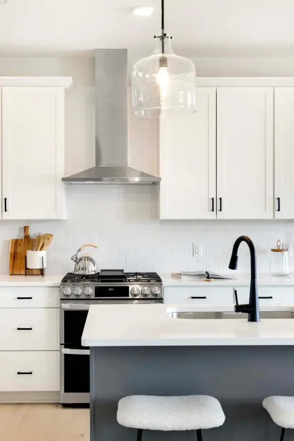 3468 Knightsbridge Trail N, Lake Elmo, MN 55042