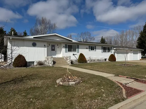 103 8th Street Sw, Roseau, MN 56751