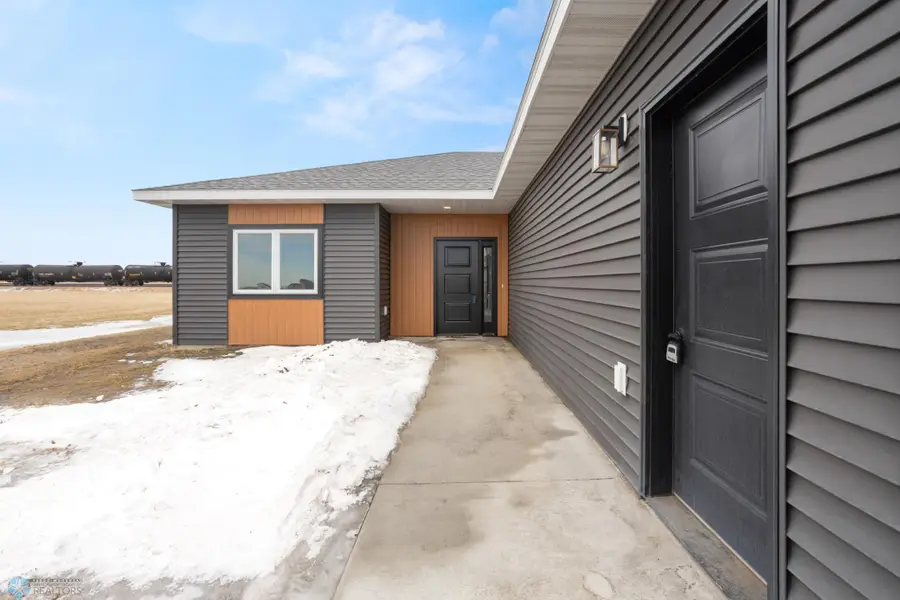 707 Blaine Street N, Colfax, ND 58018 - #3