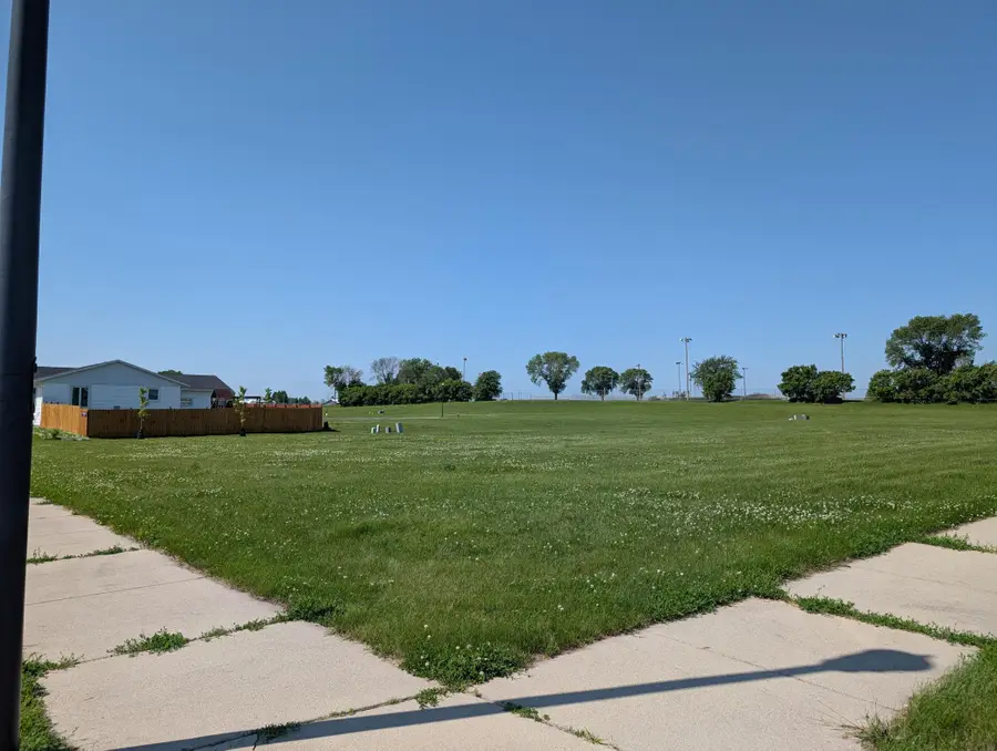 414 Berlin Circle, Marshall, MN 56258 - Image #2