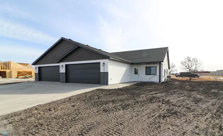 1402 Prairie Lane, Wahpeton, ND 58075 - #2