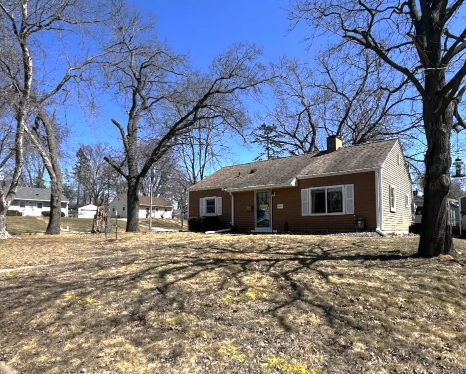 2060 Northwood Drive, Saint Paul, MN 55109 - Image #1