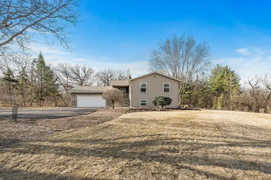 2072 Eaglewood Lane, Shakopee, MN 55379 - Image #2