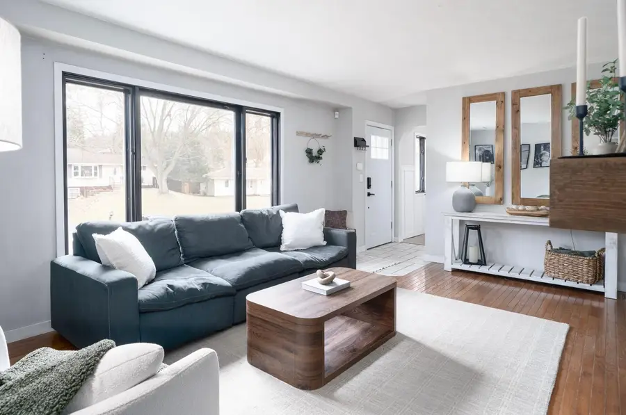 683 Belmont Lane W, Saint Paul, MN 55113 - Image #2